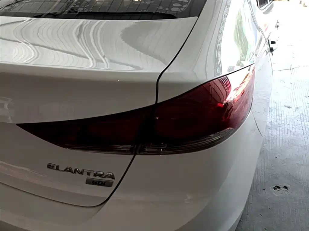 Hyundai Elantra — фото 8