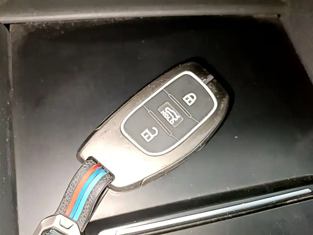 Hyundai Elantra — фото 9