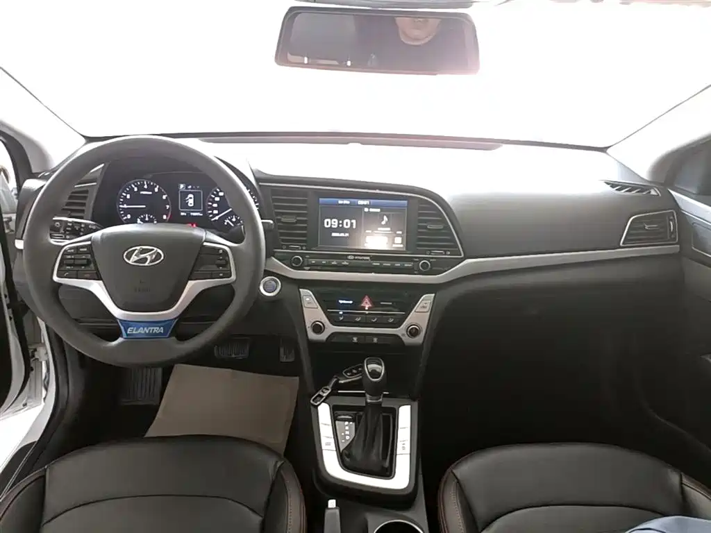 Hyundai Elantra — фото 10