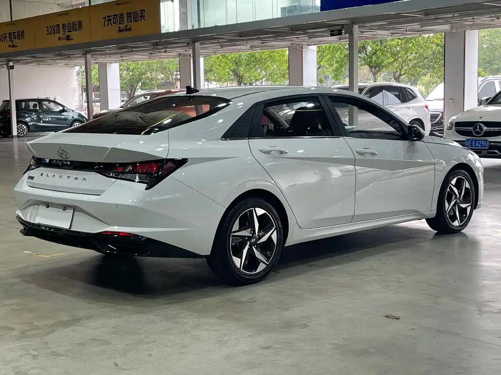 Hyundai Elantra — фото 4