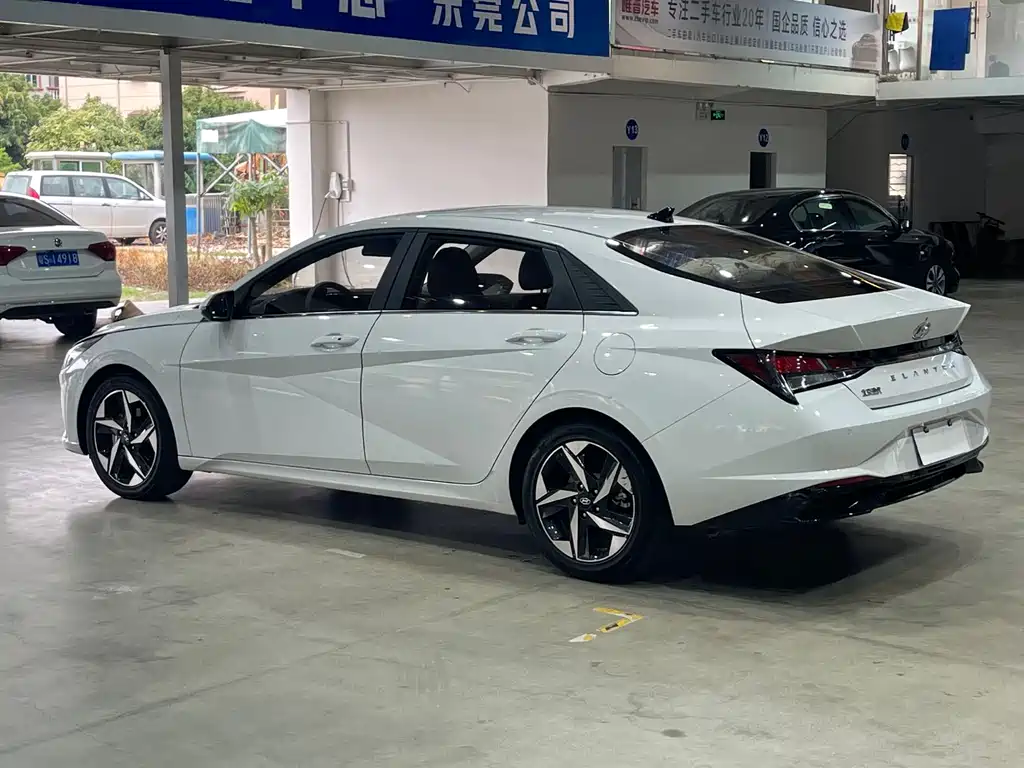 Hyundai Elantra — фото 6