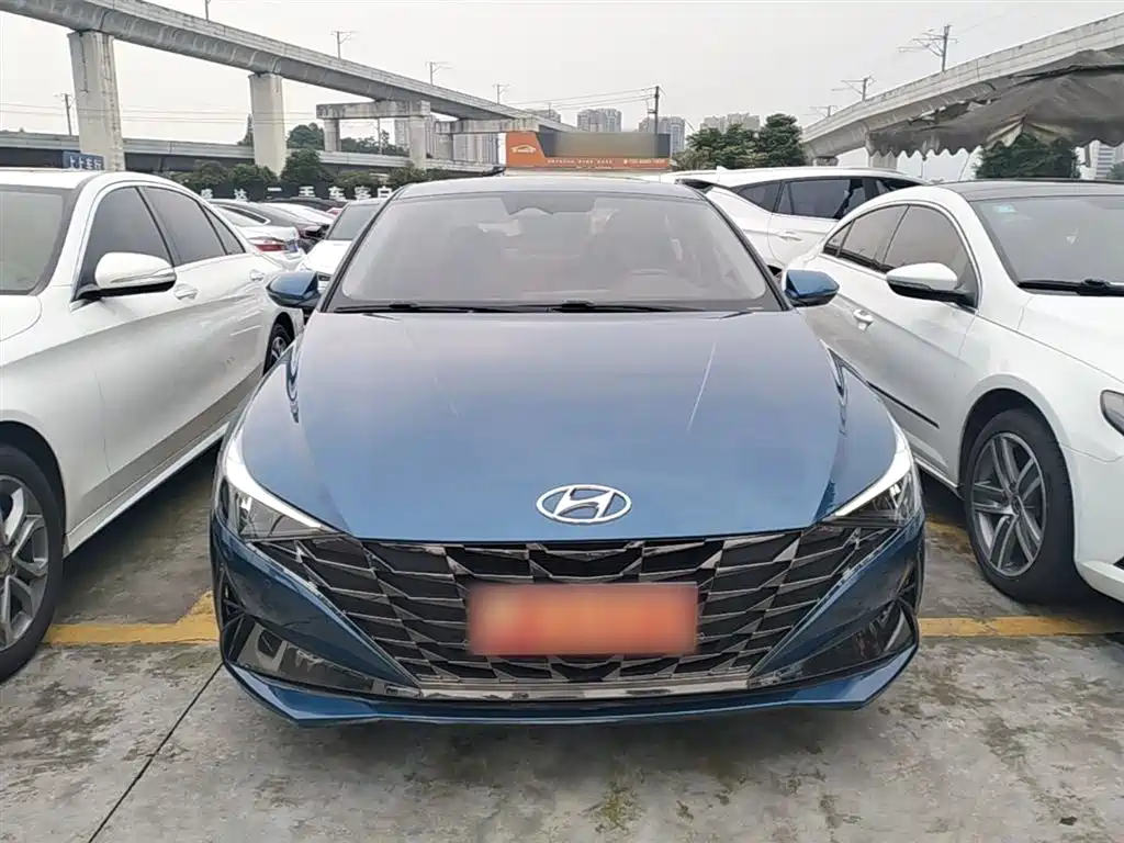 Hyundai Elantra — фото 3
