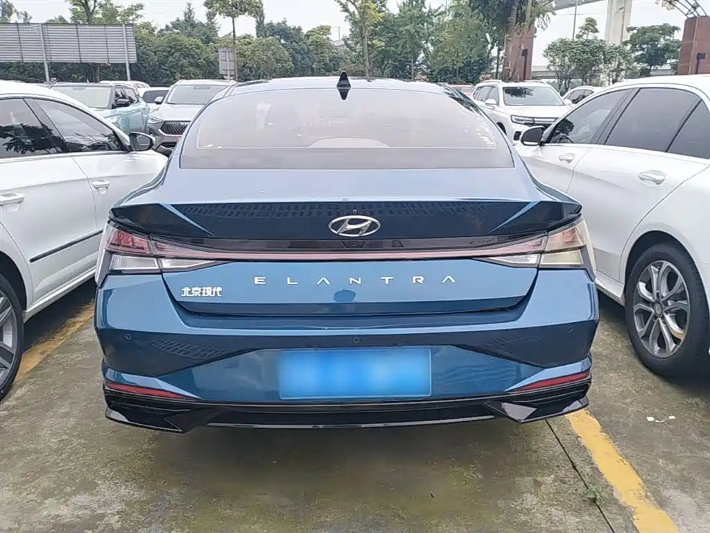 Hyundai Elantra — фото 6