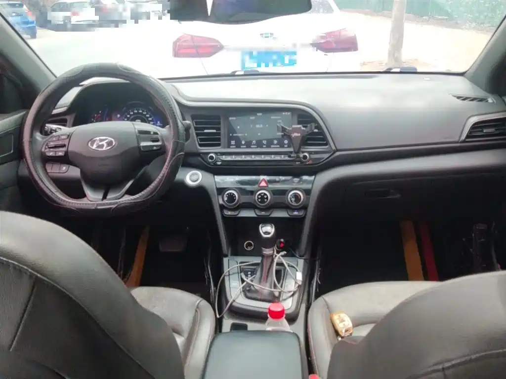Hyundai Elantra — фото 13