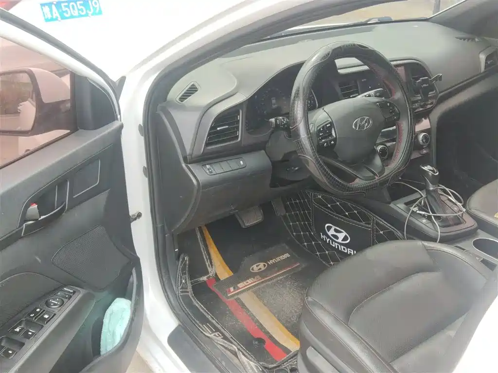 Hyundai Elantra — фото 14