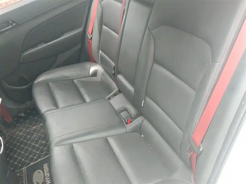 Hyundai Elantra — фото 15