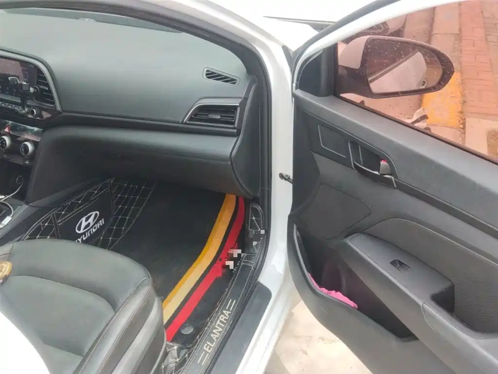 Hyundai Elantra — фото 20
