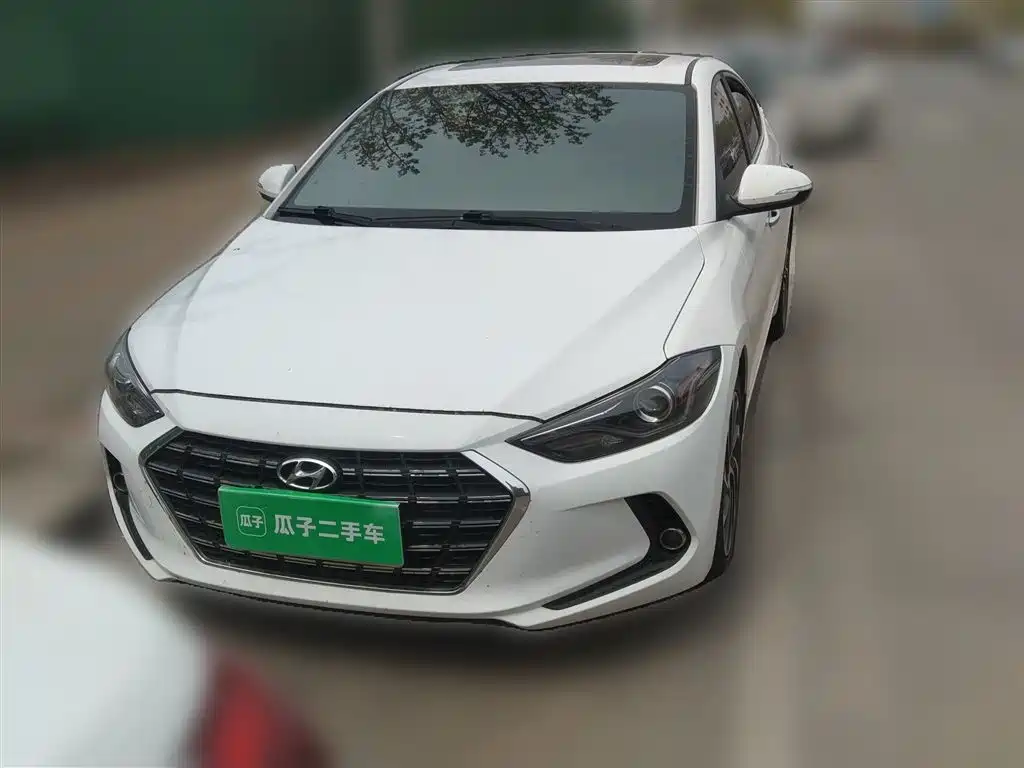 Hyundai Elantra — фото 24