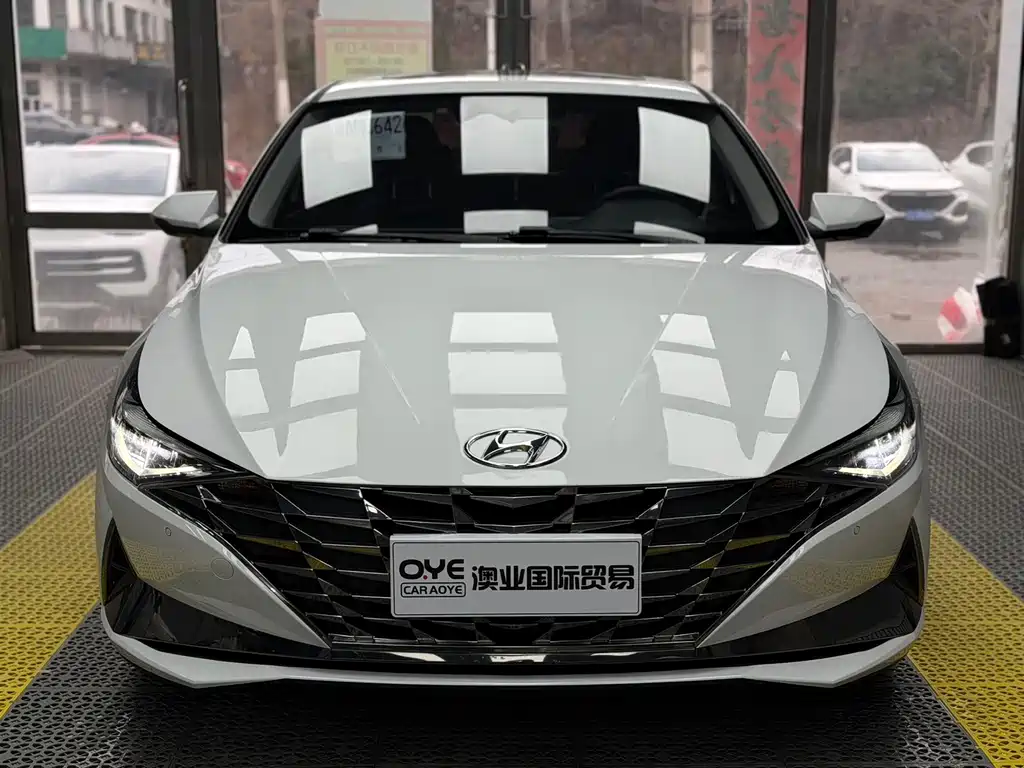 Hyundai Elantra — фото 2