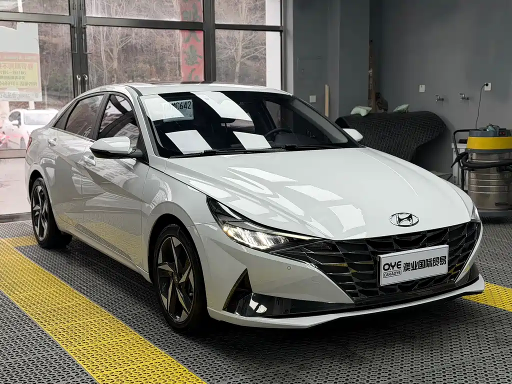 Hyundai Elantra — фото 3