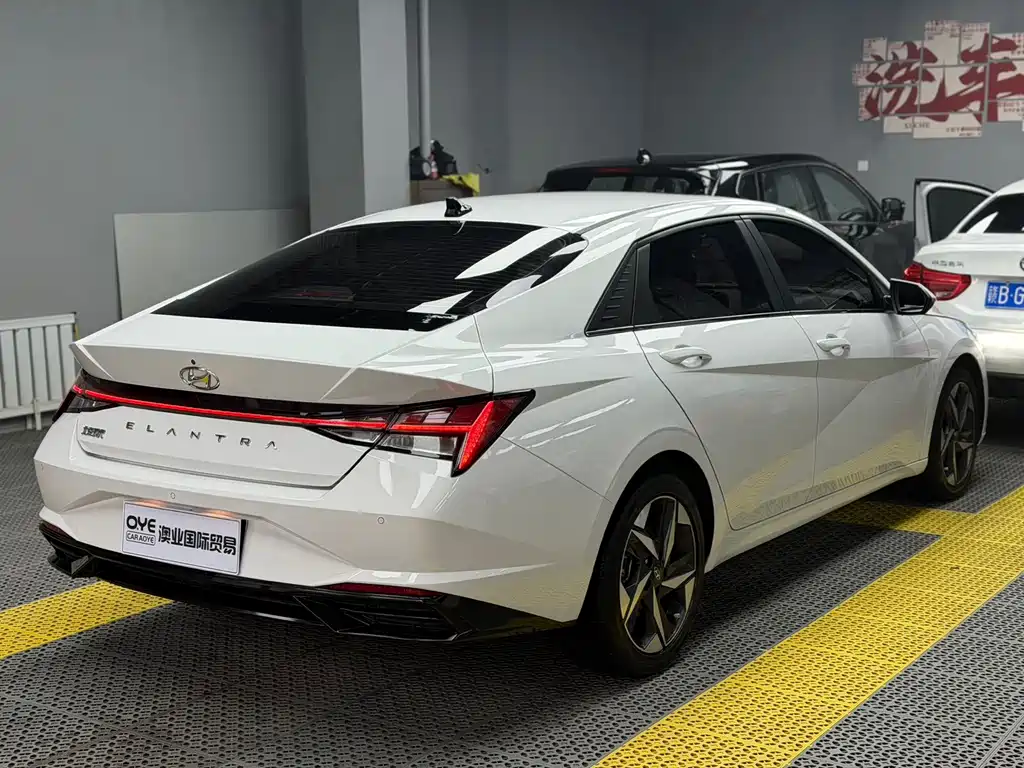 Hyundai Elantra — фото 6