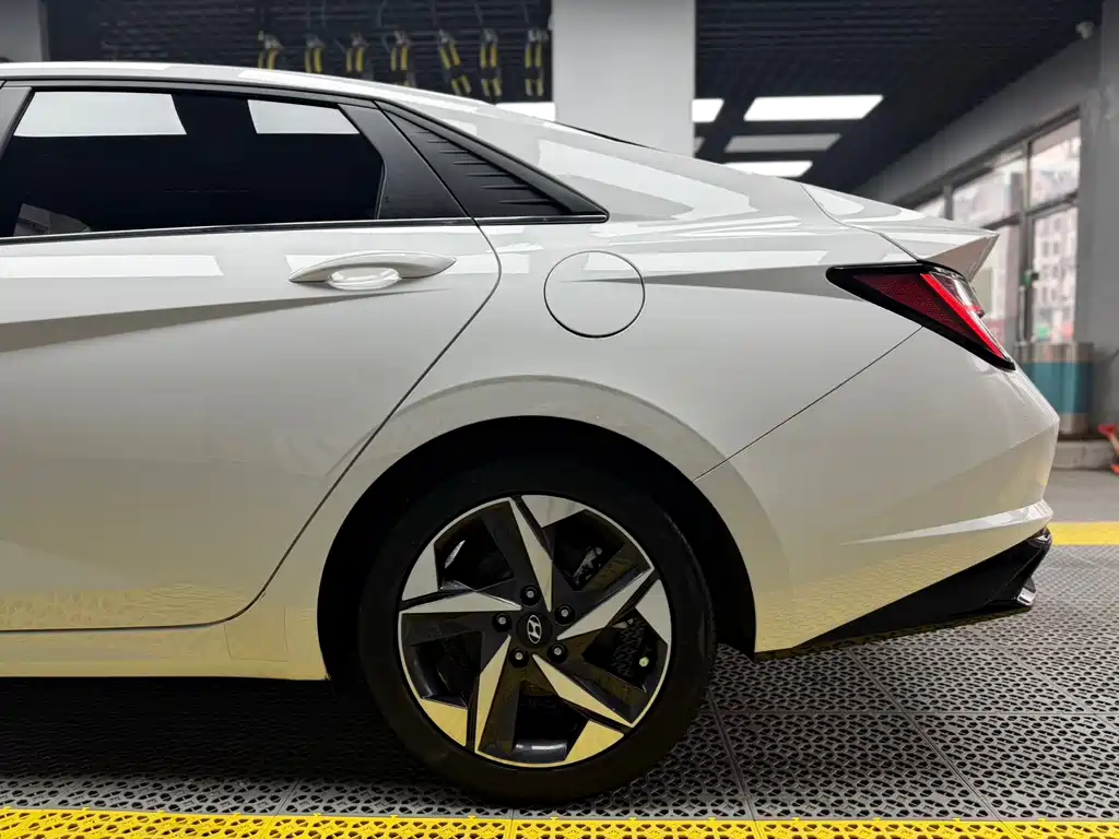 Hyundai Elantra — фото 9