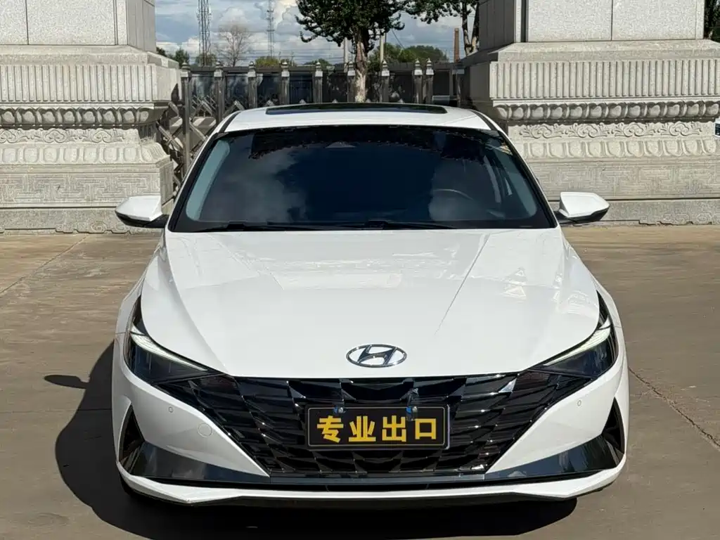 Hyundai Elantra — фото 2