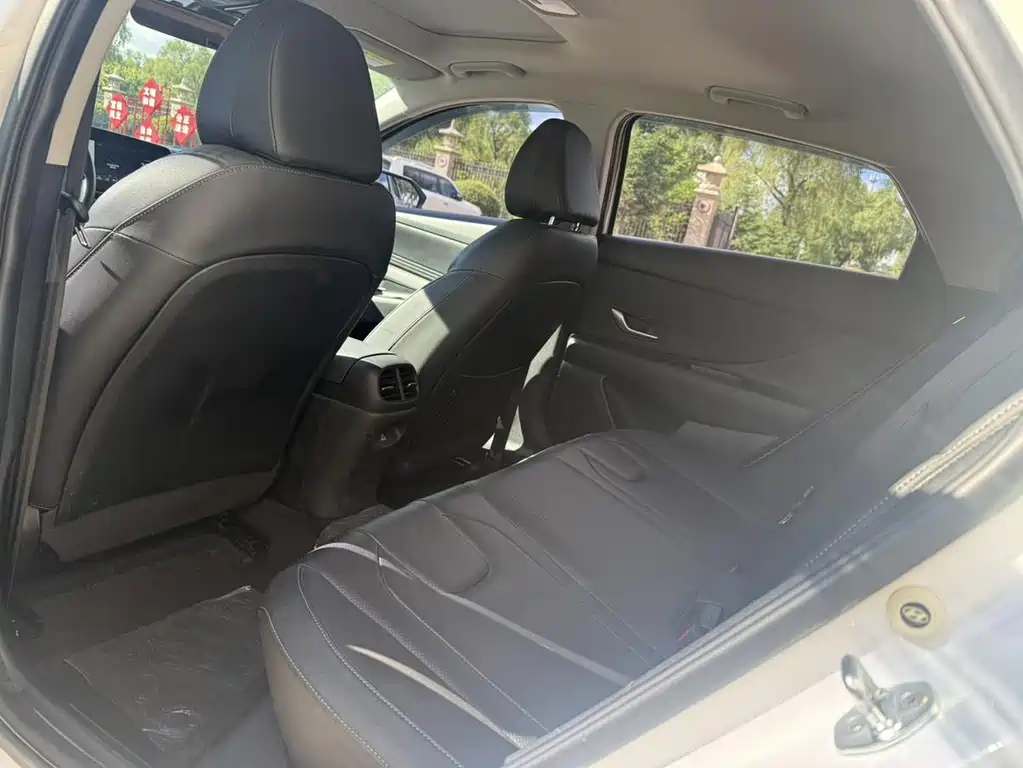 Hyundai Elantra — фото 13