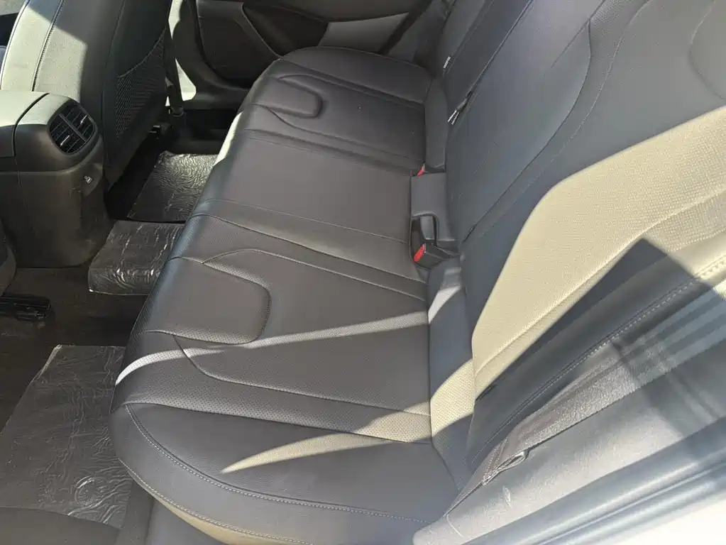 Hyundai Elantra — фото 15