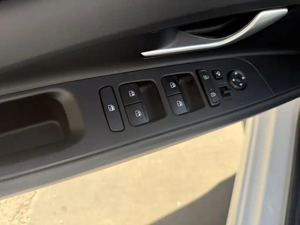 Hyundai Elantra — фото 17