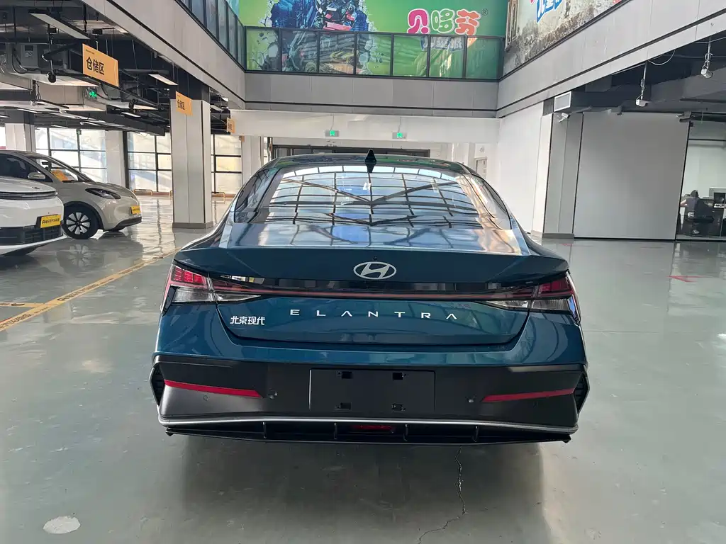 Hyundai Elantra — фото 12