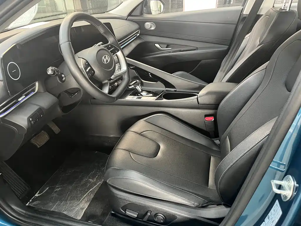 Hyundai Elantra — фото 4