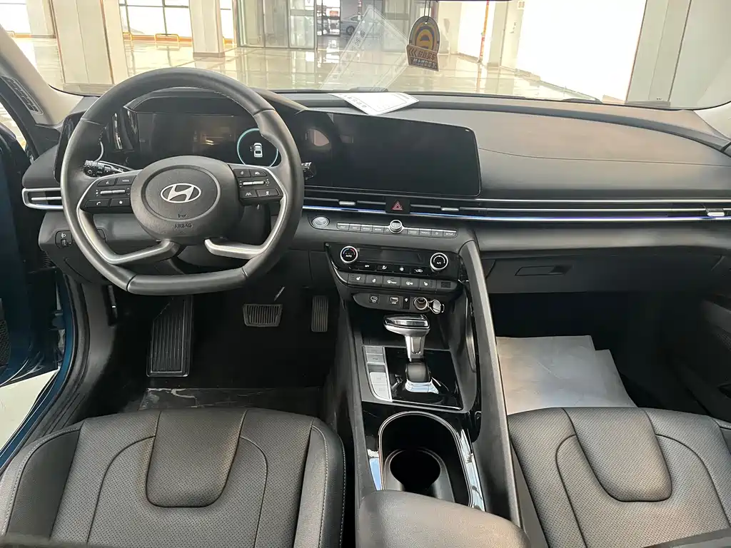 Hyundai Elantra — фото 6