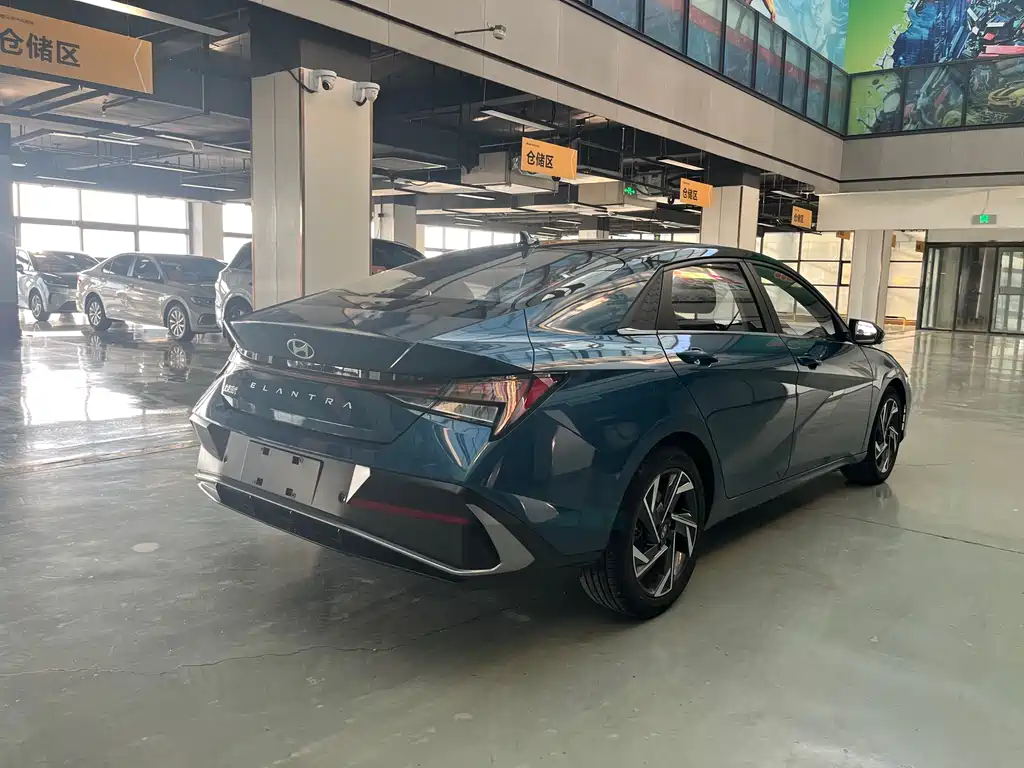 Hyundai Elantra — фото 10