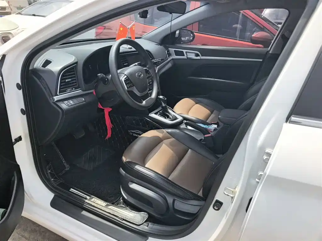 Hyundai Elantra — фото 15