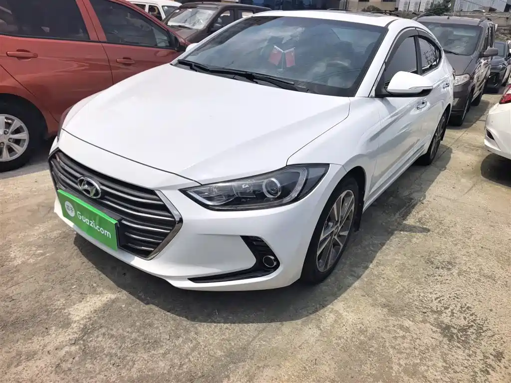 Hyundai Elantra — фото 3