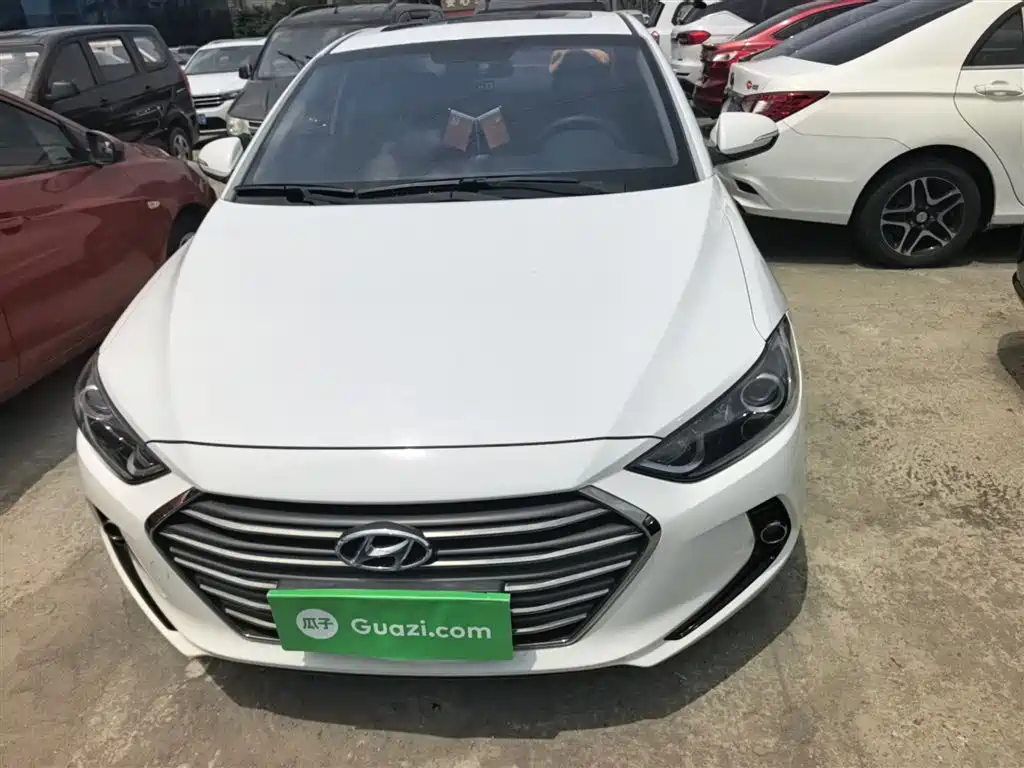 Hyundai Elantra — фото 5