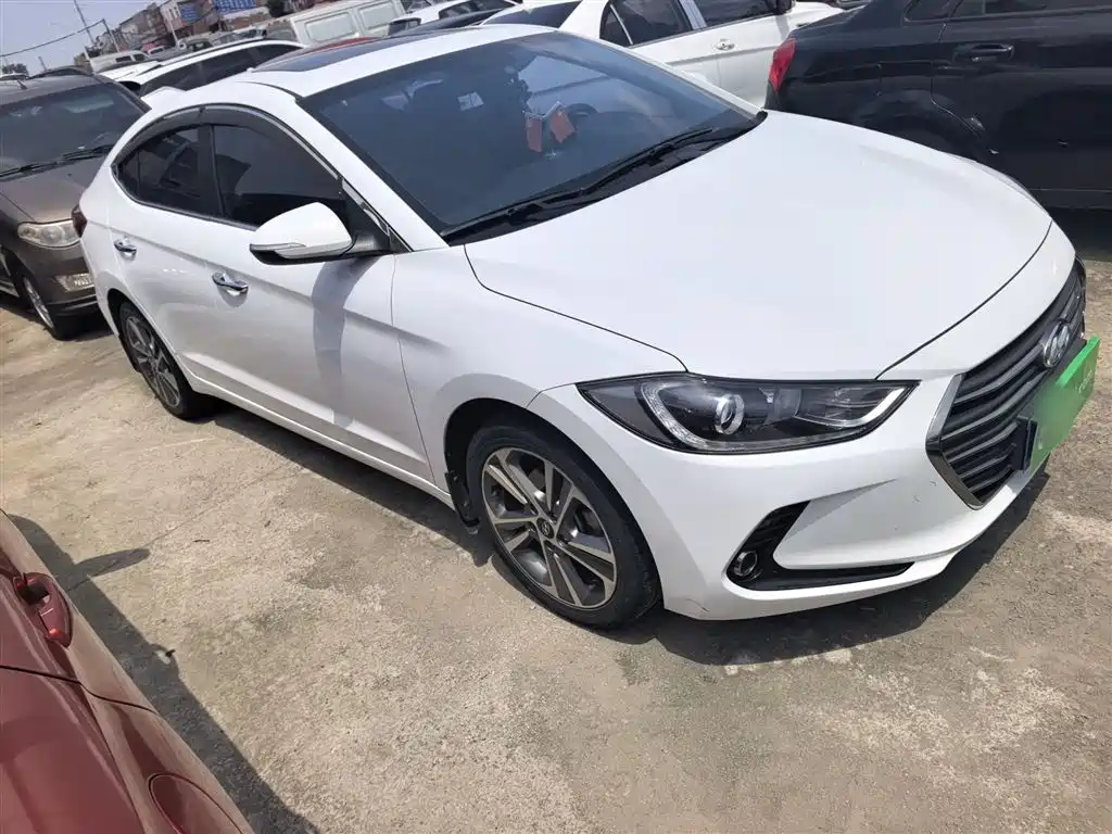 Hyundai Elantra — фото 6