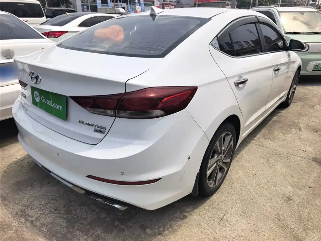 Hyundai Elantra — фото 8