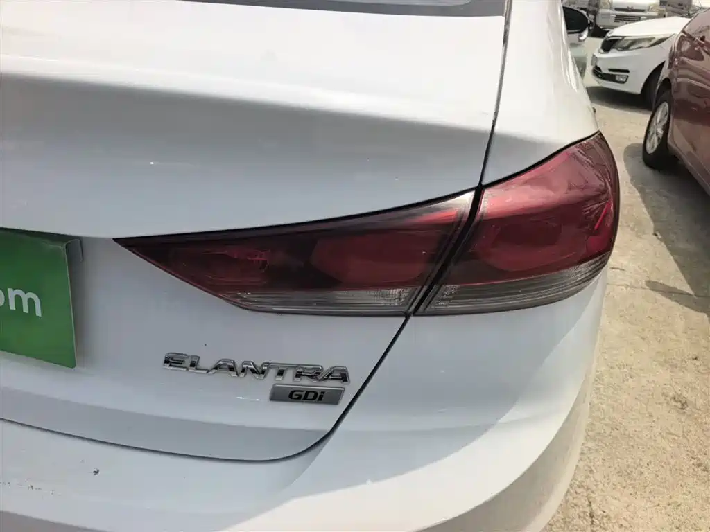 Hyundai Elantra — фото 9