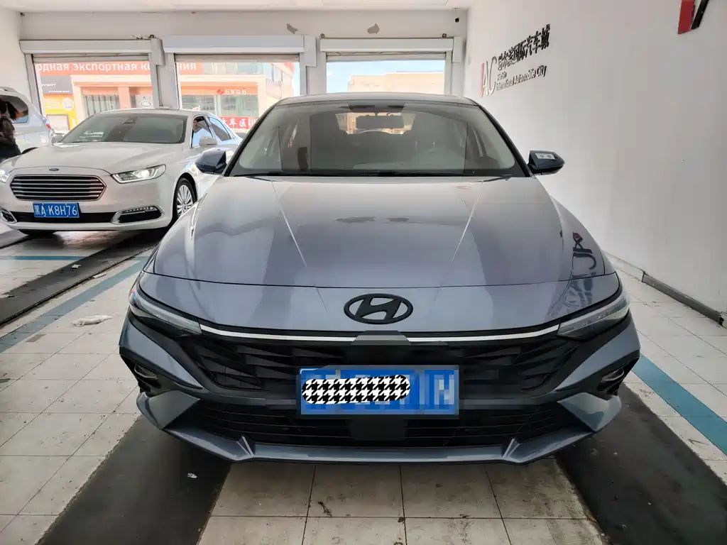 Hyundai Elantra — фото 2