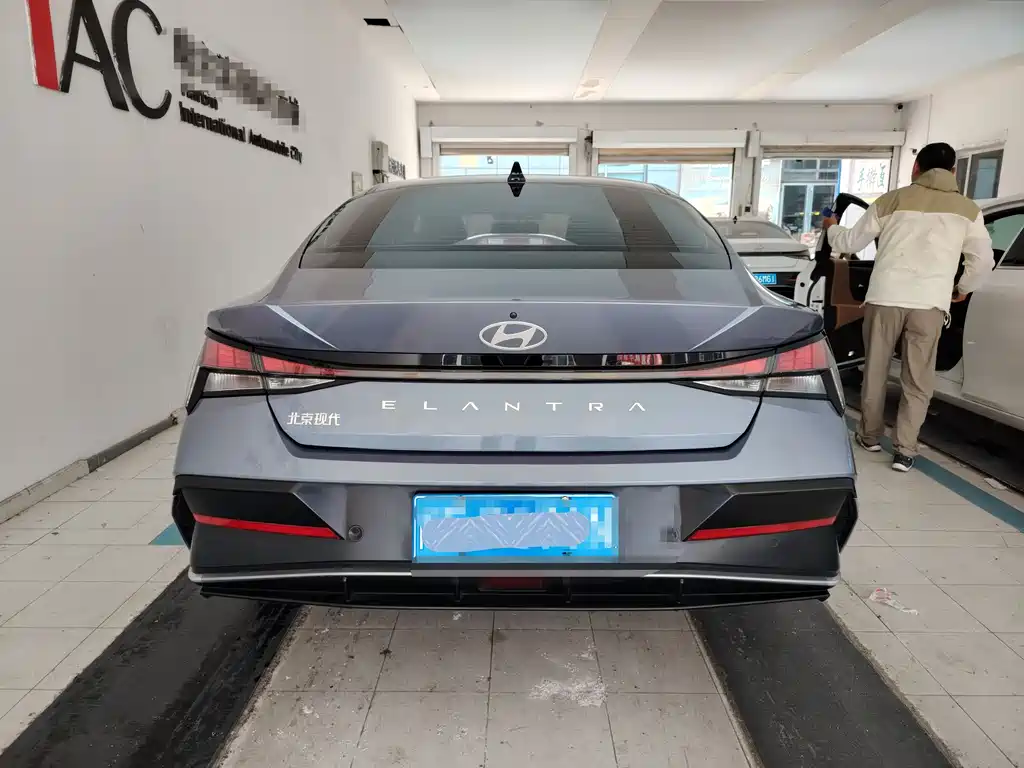 Hyundai Elantra — фото 5