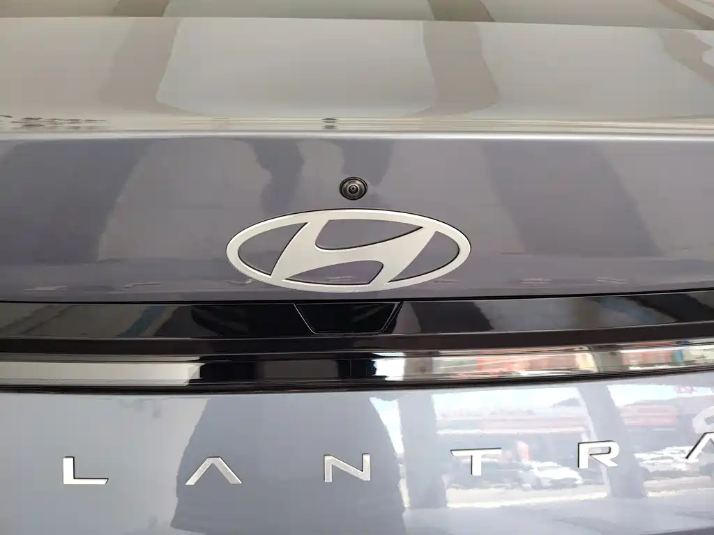 Hyundai Elantra — фото 9