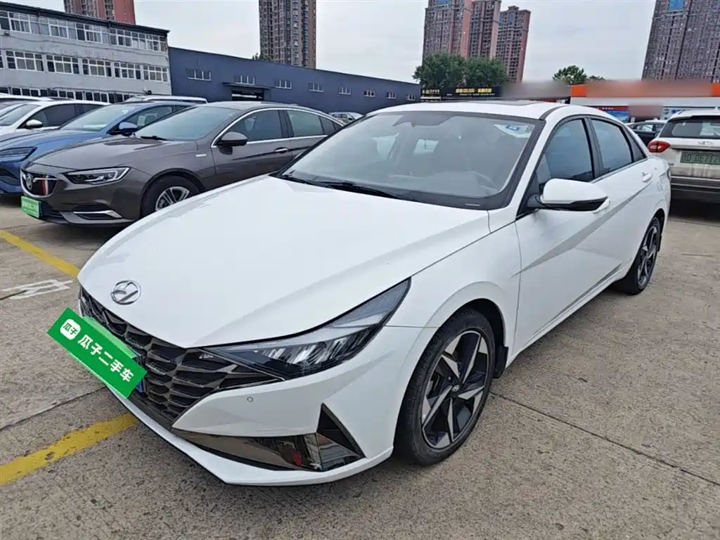 Hyundai Elantra — фото 2