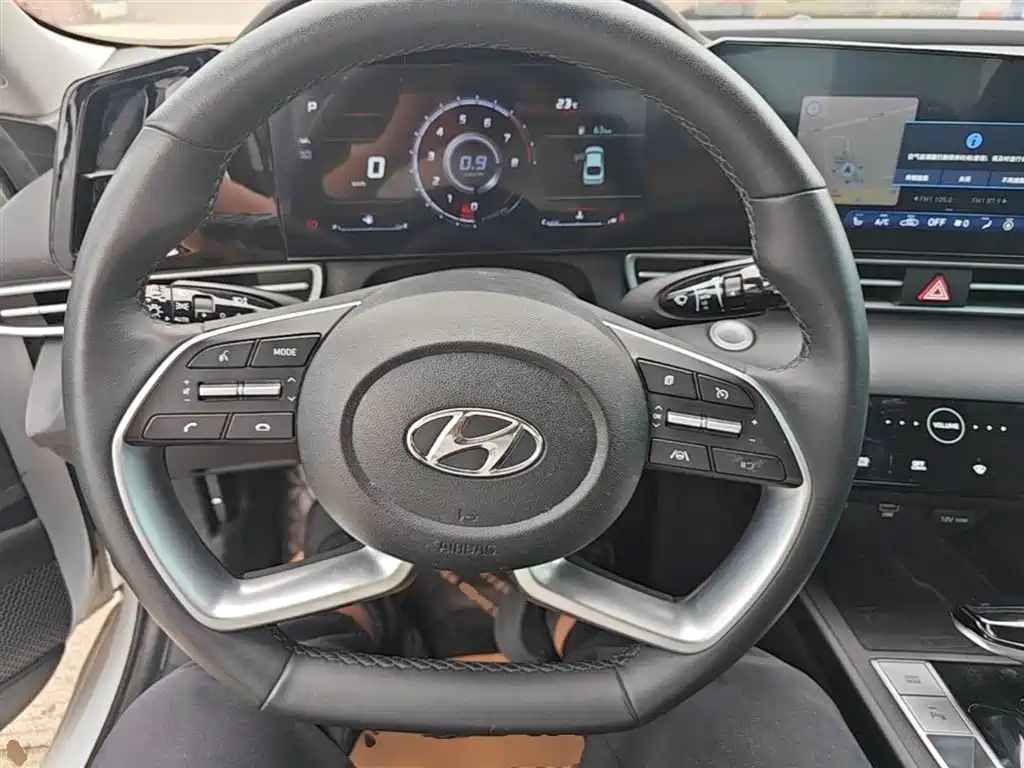 Hyundai Elantra — фото 11