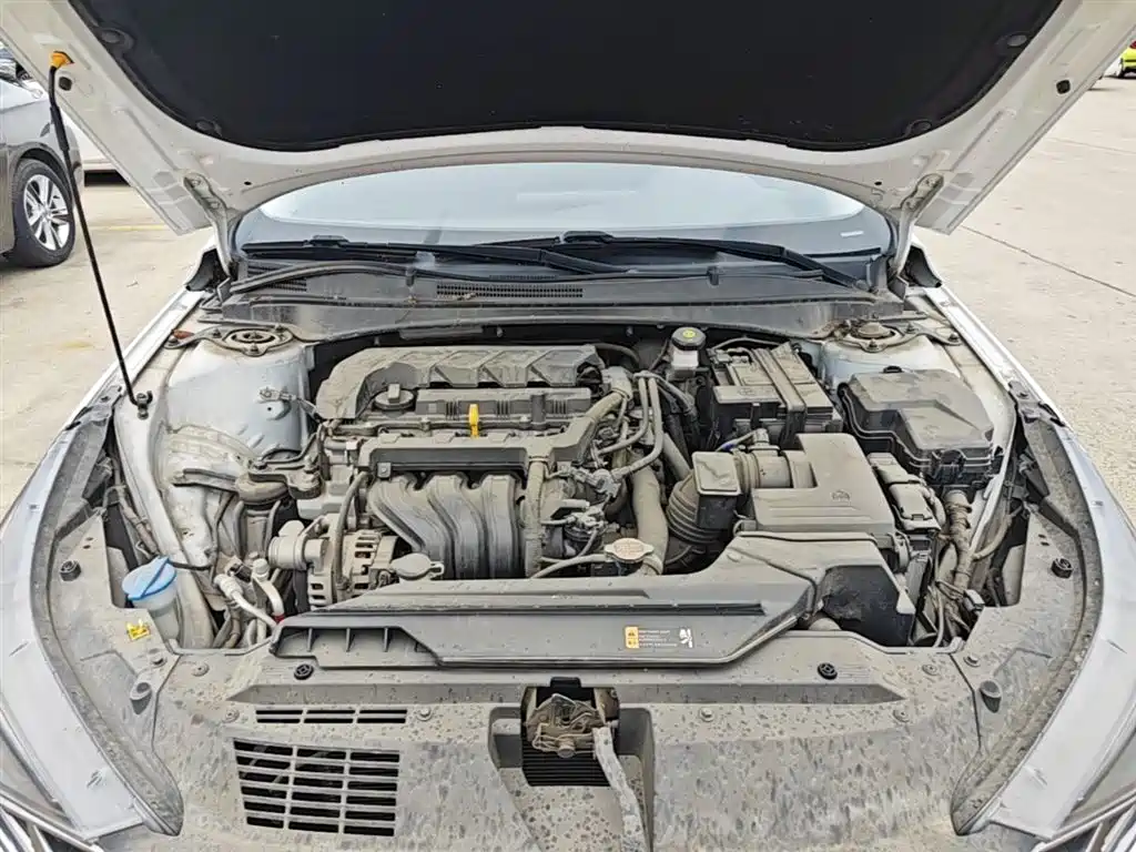 Hyundai Elantra — фото 20