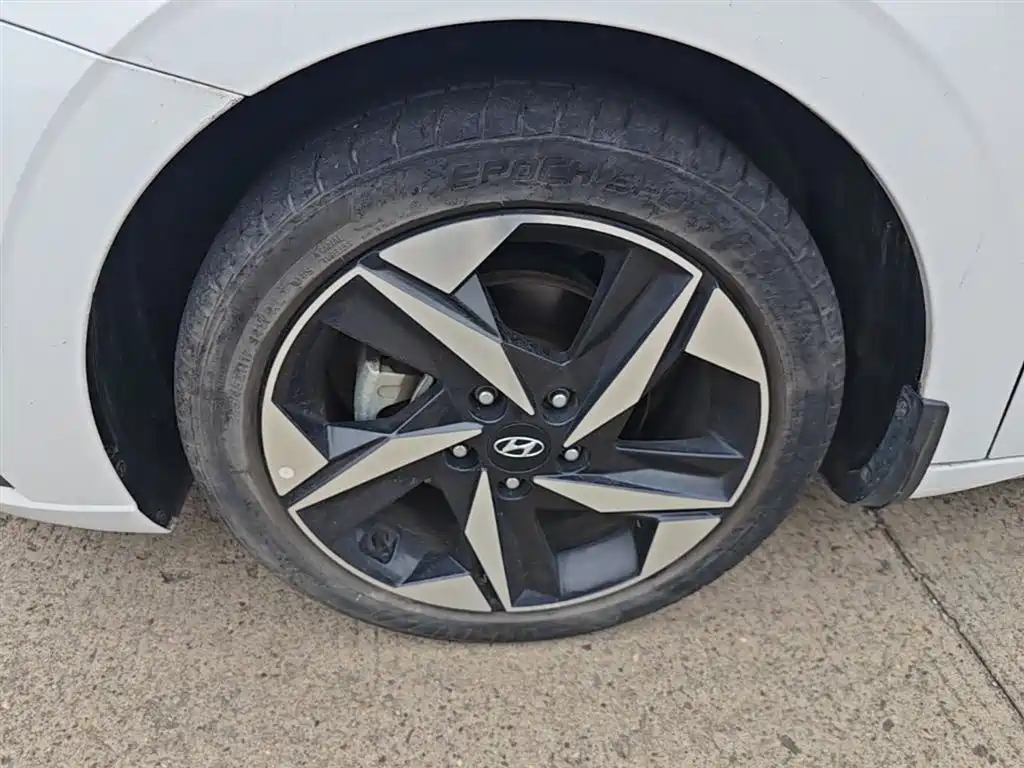 Hyundai Elantra — фото 23