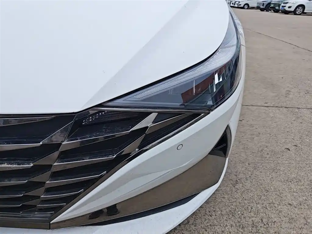 Hyundai Elantra — фото 24