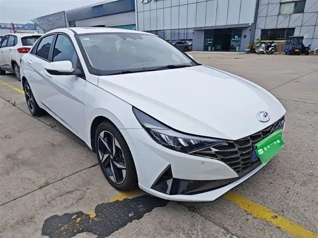 Hyundai Elantra — фото 4