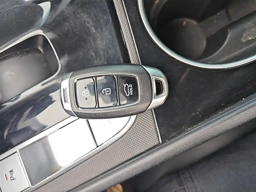 Hyundai Elantra — фото 9