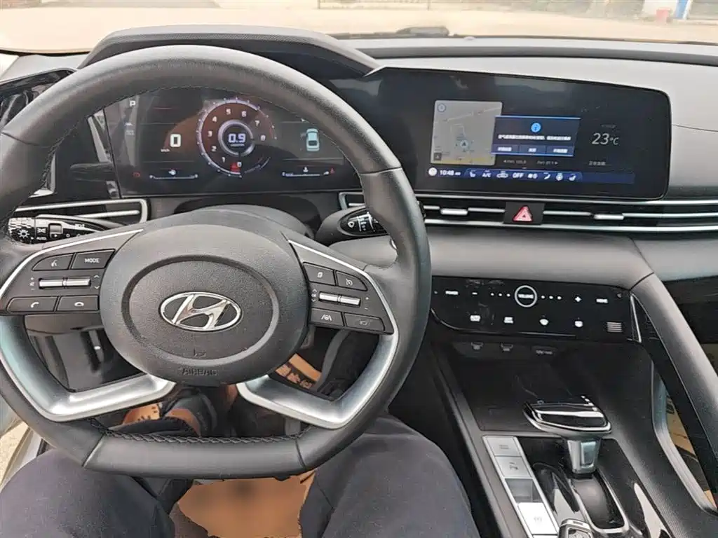 Hyundai Elantra — фото 10