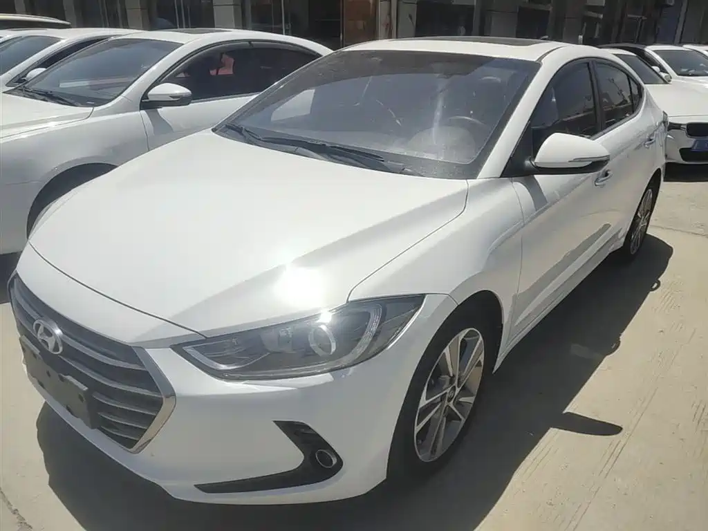 Hyundai Elantra — фото 2
