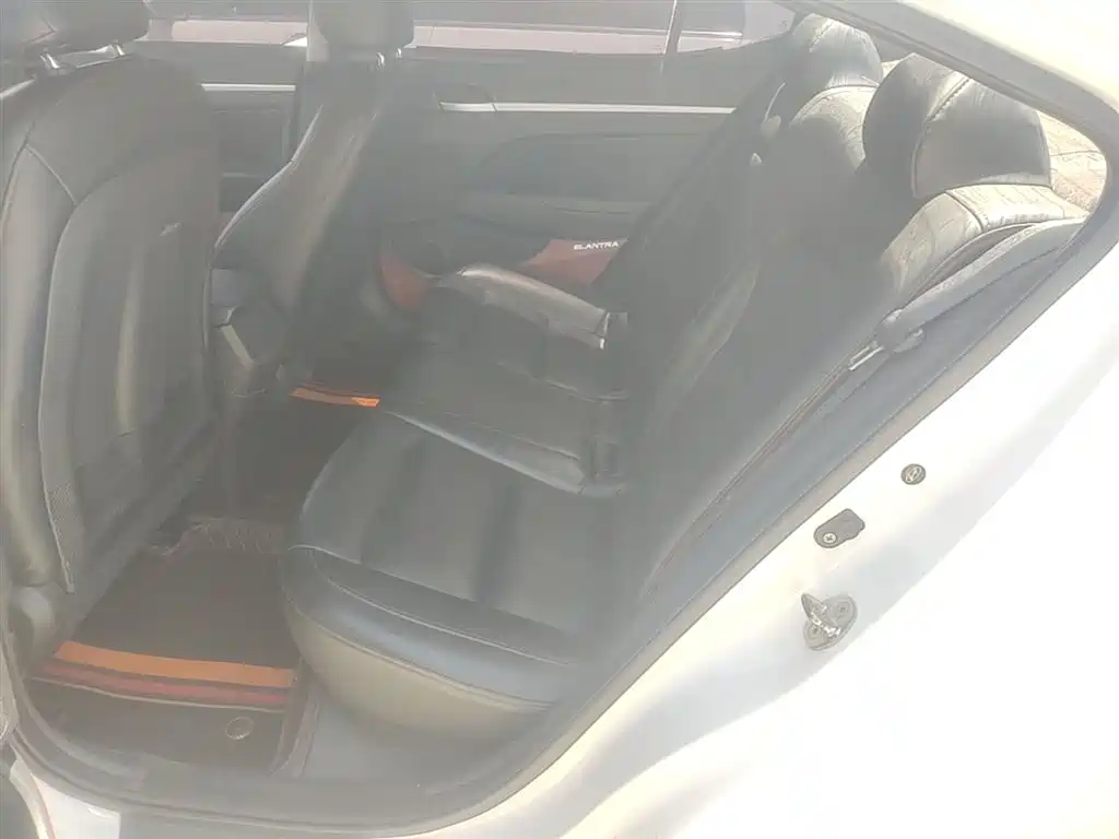 Hyundai Elantra — фото 17