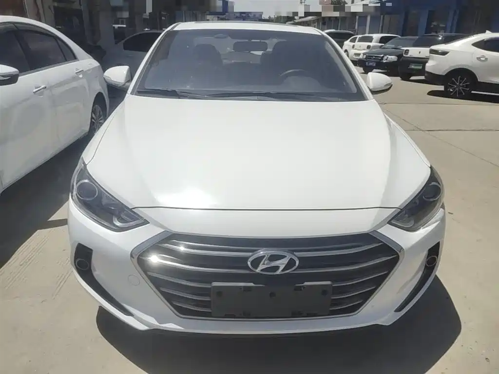 Hyundai Elantra — фото 3