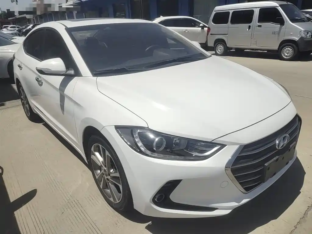Hyundai Elantra — фото 4