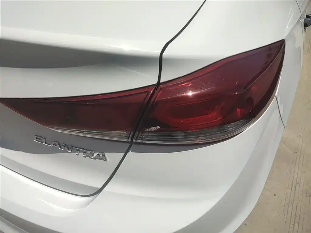 Hyundai Elantra — фото 8