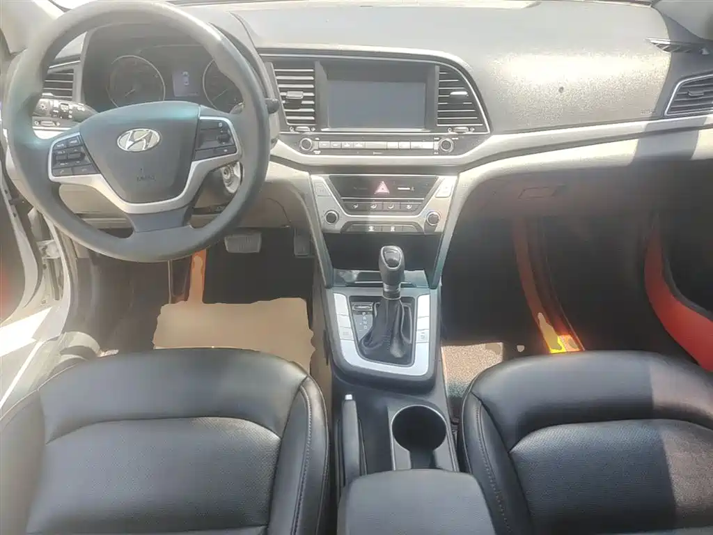 Hyundai Elantra — фото 10