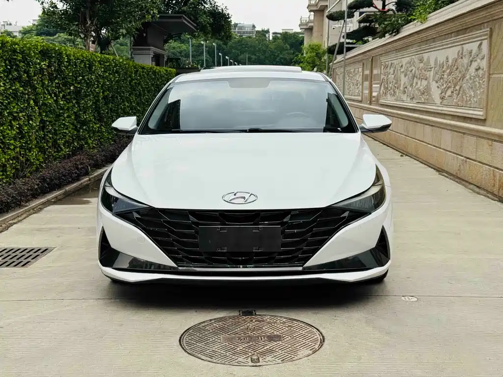 Hyundai Elantra — фото 2