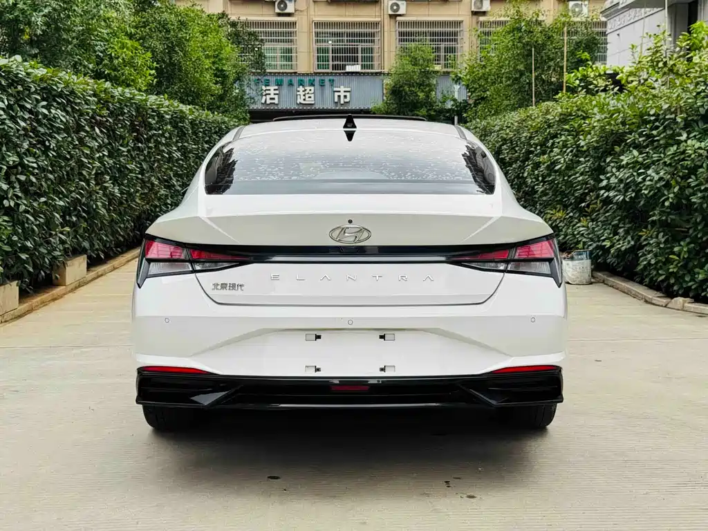 Hyundai Elantra — фото 11