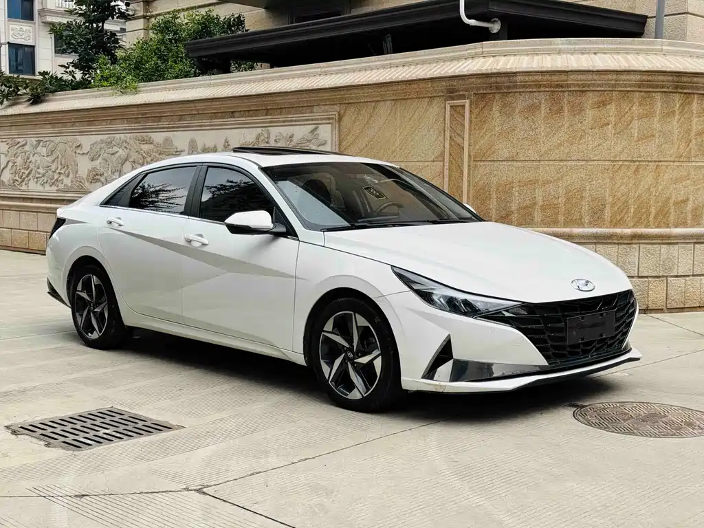 Hyundai Elantra — фото 3